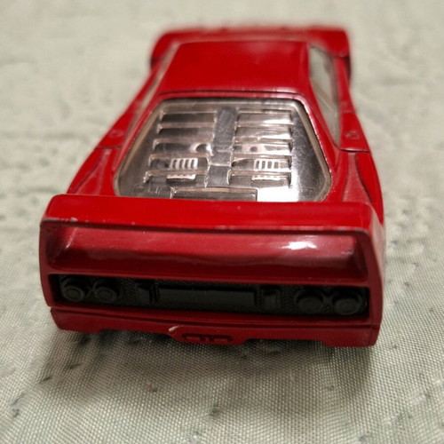 Ferrari F40 1988 Matchbox collectible like new, scale 1:39