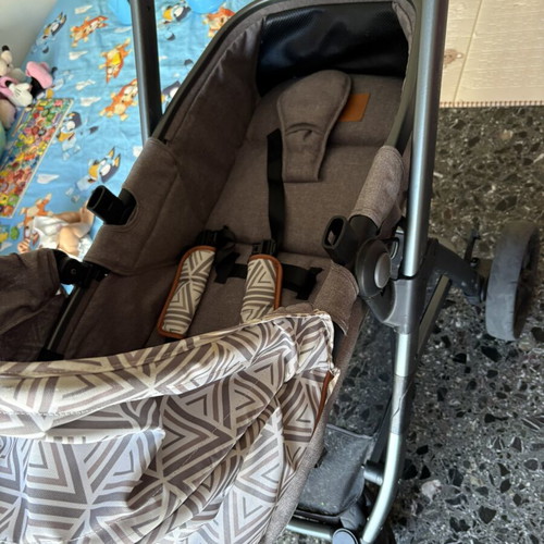 3 in 1 Baby Stroller like new with egg and carrycot
