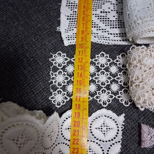 Machine lace set like new, mixed lengths and colors