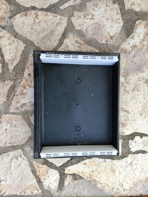 Eco 7.5 kg ceiling feeder plastic slightly used