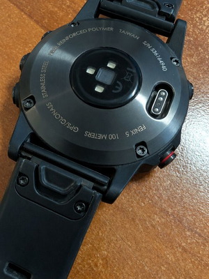 Garmin Fenix 5 smartwatch like new, GPS, water resistant, long battery
