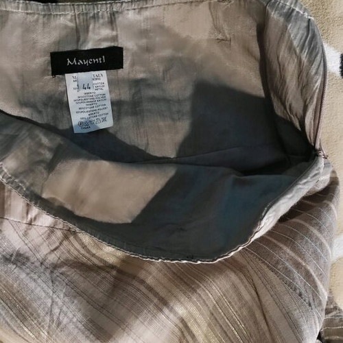 Balloon skirt like new, Italian beige with lurex and appliqué flower
