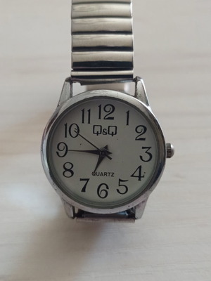 Γυναικείο ρολόι μεταχειρισμένο με ελαστικό μπρασελέ