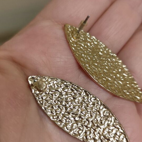 Leaf-shaped earrings used, gold color