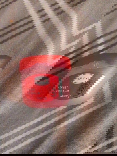 Lip Balm τριαντάφυλλο- Βούτυρο κακάο για χείλη/αγκώνες