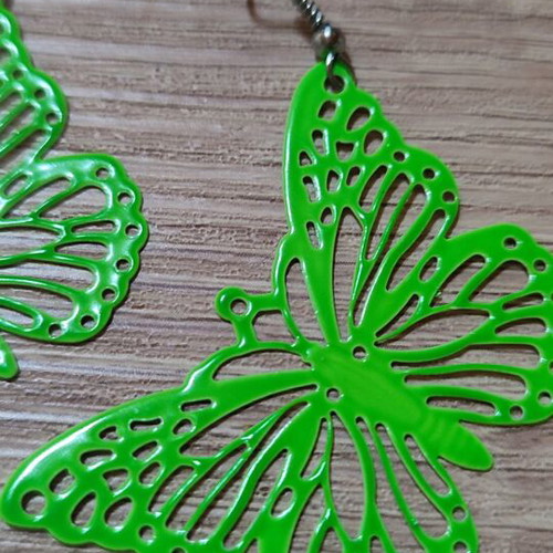 Dangling earrings new, green metal