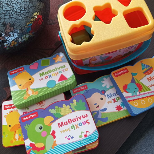 Fisher-Price Toy Set like new with Shape Sorter Bucket and 5 Educational Books