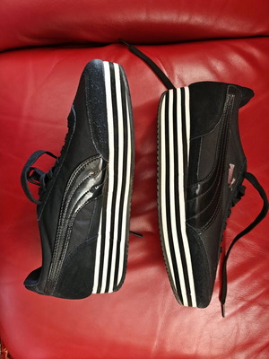 Puma sneakers πλατφόρμες σαν καινούργιες, νούμερο 40, μαύρα με άσπρη σόλα