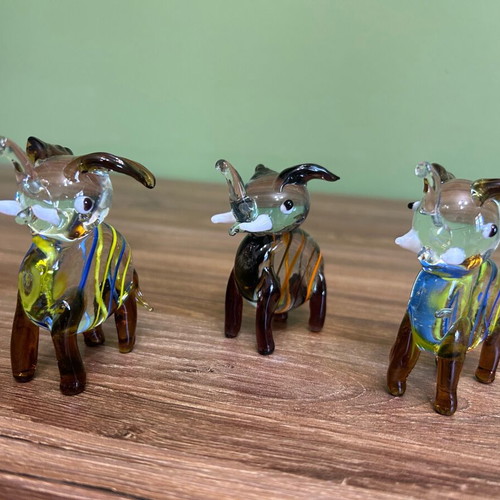 Set of three Murano style decorative glass elephants like new
