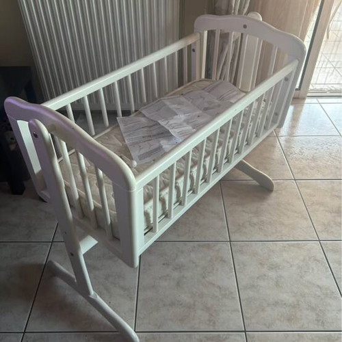 Cradle like new with mattress