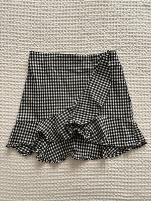 Pink Woman Mini Plaid Skirt like new, black and white, size S