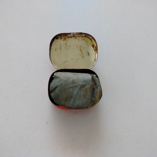 Small tin box with gramophone needles "MARSCHALL NEEDLES", MADE IN GERMANY.