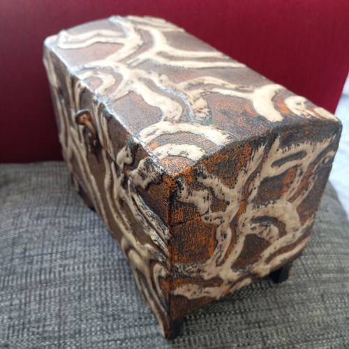 Vintage handmade jewelry box like new
