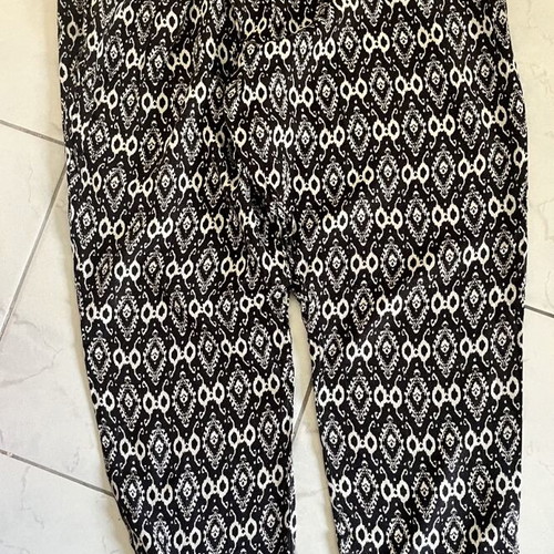 Zara patterned pants with pockets and ankle zippers, black and white