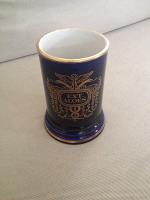 Porcelain apothecary jar Kerameikos used