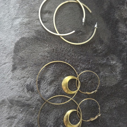 Earring set used