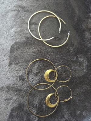 Earring set used