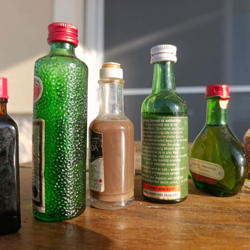 Set of 6 collectible vintage miniature drinks and rare pieces new