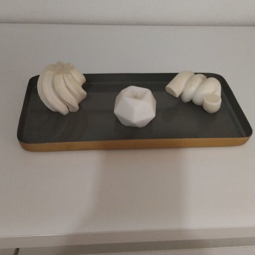 Tray with three soy aromatic candles like new, 30×15cm