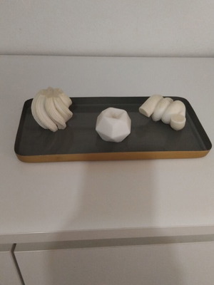 Tray with three soy aromatic candles like new, 30×15cm