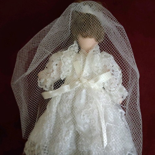 Porcelain doll bride ~15cm like new