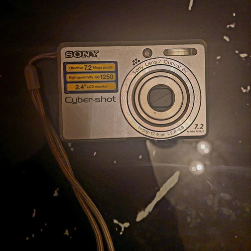 Camera Sony Cybershot μεταχειρισμένη με 3x zoom και λουράκι χεριού