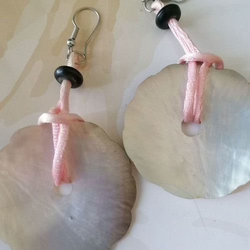 Shell earrings with pink cord new