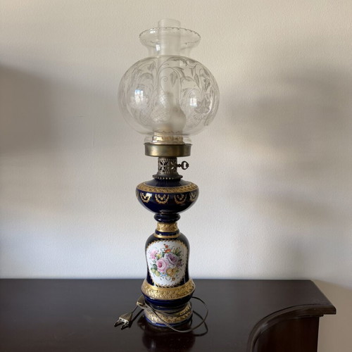 Vintage lamp with floral decoration
