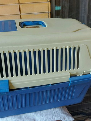 Dog carrier cage used, fits 15 kg dog