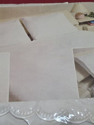White cotton bed sheets with lace, set of 2 sheets and 2 pillowcases