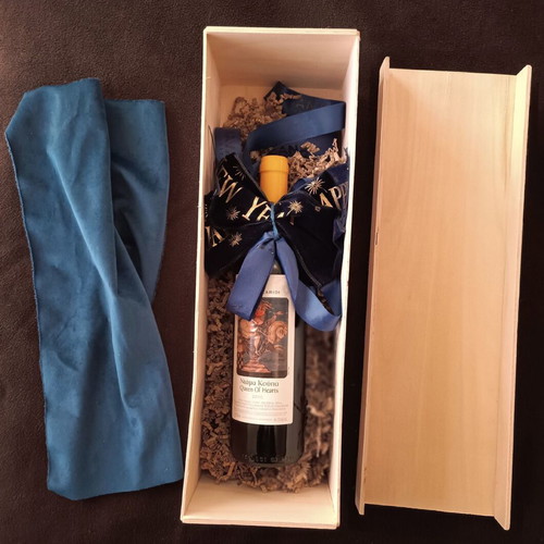 Wooden box for wine or liquor bottle like new