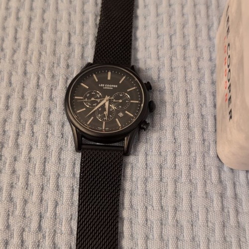 Lee Cooper watch like new, men's black wristwatch with box