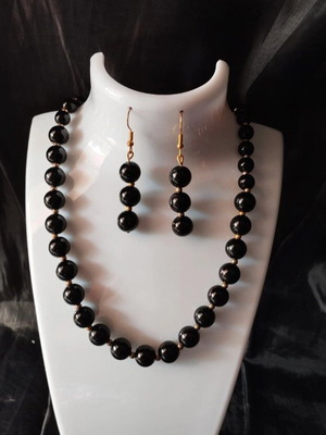 Χειροποίητο σετ κολιέ και σκουλαρίκια με μαύρες χάντρες καινούργιο