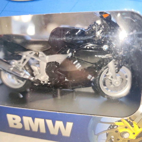 Welly Diecast BMW K1200S 1:18 model new, metal with plastic parts