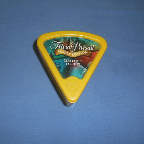 Trivial Pursuit Family Edition pocket size like new