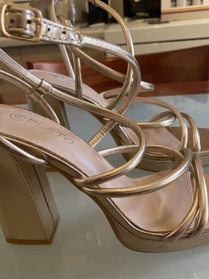 Sandals gold color platform size 38 like new