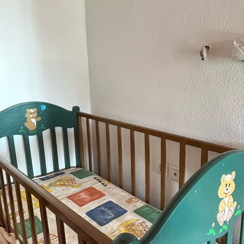 Κούνια με στρωματάκι μεταχειρισμένη σε καλή κατάσταση