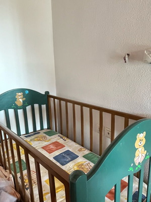 Κούνια με στρωματάκι μεταχειρισμένη σε καλή κατάσταση