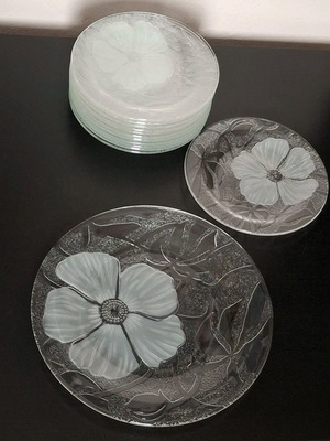 Vintage dessert set for 12 people, like new, glass with hibiscus flowers