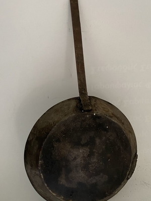 Antique frying pan from 1920 old