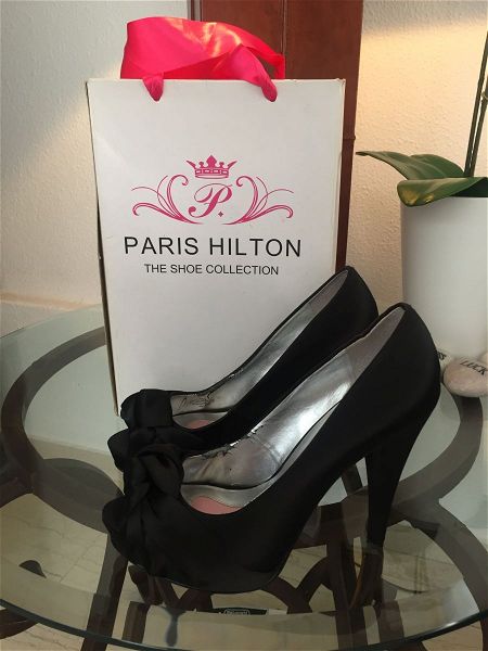  goves Paris Hilton