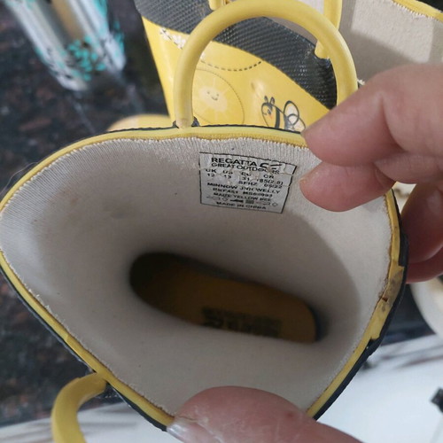 Children's rain boots like new, yellow with bee design, size 31