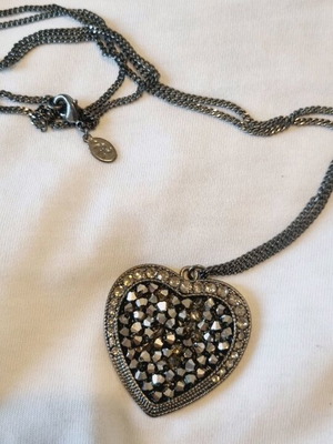 Long heart necklace like new