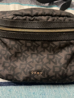 Αυθεντική μαύρη τσάντα μέσης DKNY με μικρές φθορές