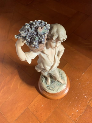 Фигура Capodimonte Giuseppe Armani като нова