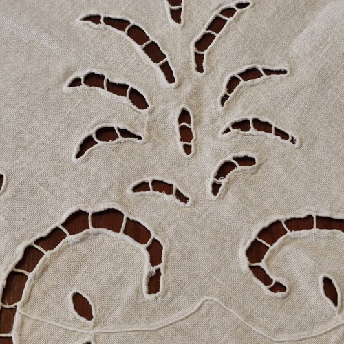 Handmade cutwork tablecloth like new 160x160