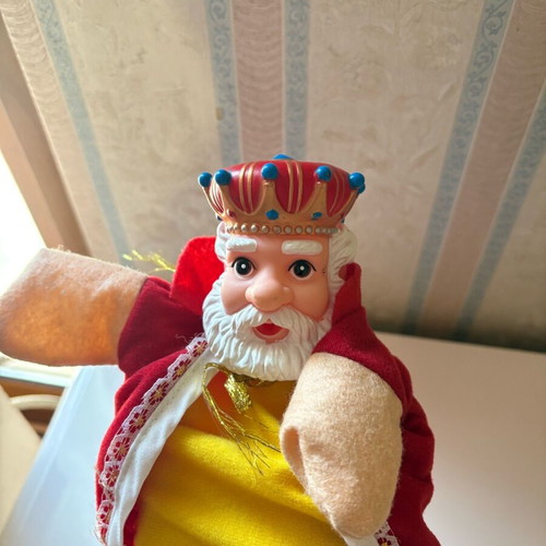 King puppet for puppet theater like new