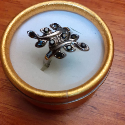 Metal ring used, faux bijoux