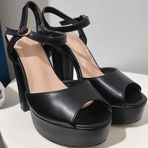 Mia black sexy sandals size 36 like new