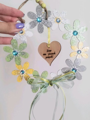 Decorative wreath new with flowers for mom